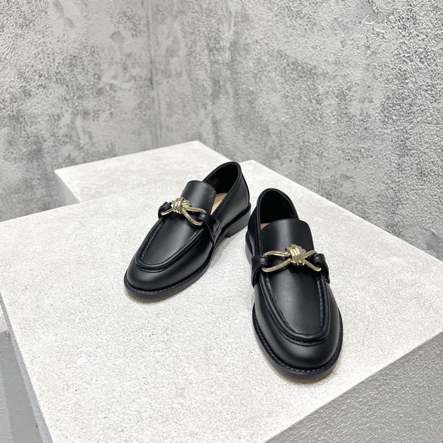 Bottega Venet* Bottega Venet's Latest Astaire Series, Couple's Style, Retro Loaf
