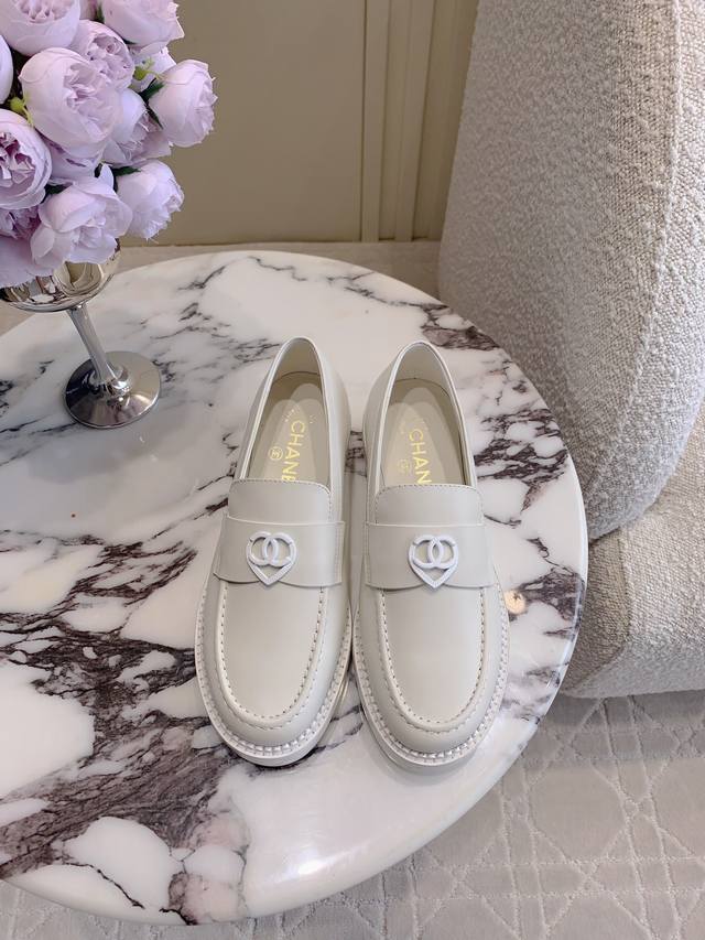 Factory Price P Chane* New Heart-Shaped Loafer Classic Logo Decoration, Simple A