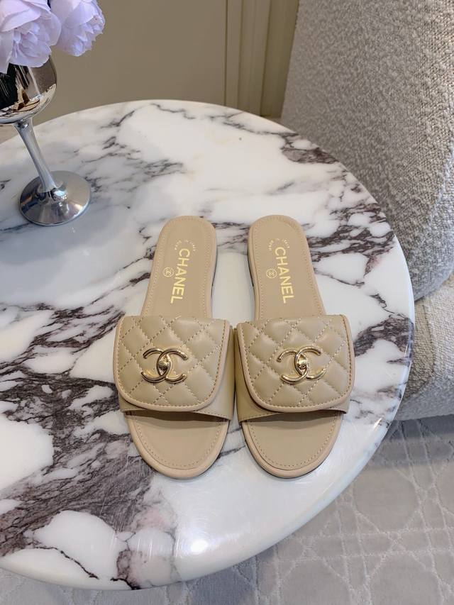Factory Price P Chane*New Double C Flip-Flop With Diamond Pattern Flat Sole Summ