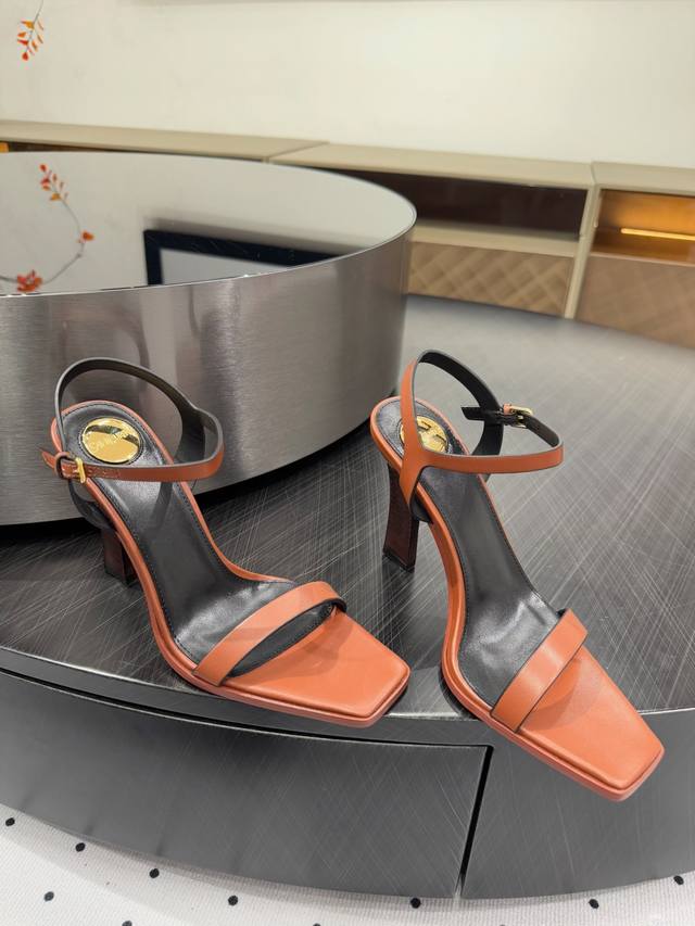 Early Spring New Arrival Fabric: Leather Lining: Sheepskin Sole: Leather Elegant