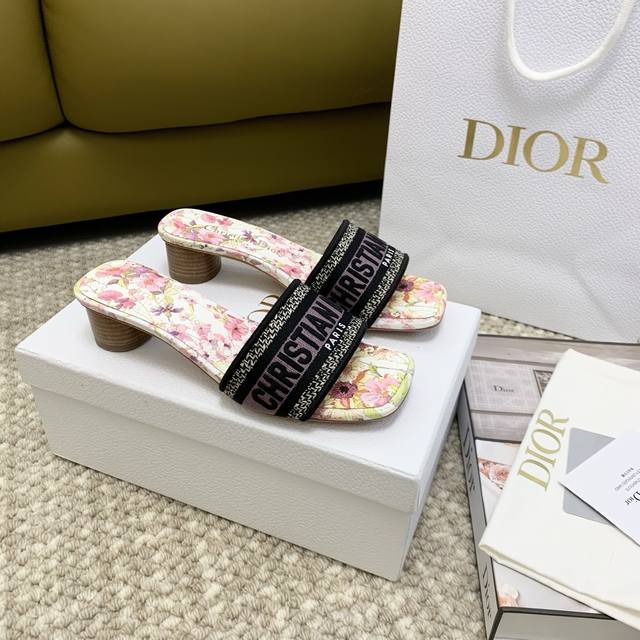 Dio*Cd Di Jia Spring/Summer Bestseller Embroidered Round Heel Sandals Series. Th