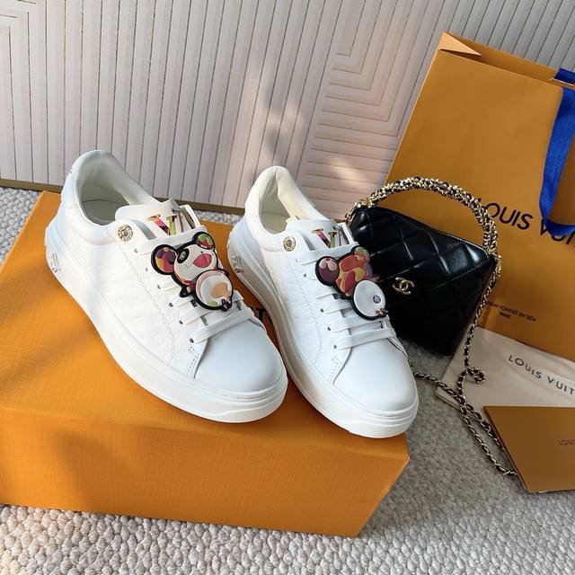 Lv Donkey House Ss25 Spring/Summer New Arrival Time Out Series Embossed Letter W