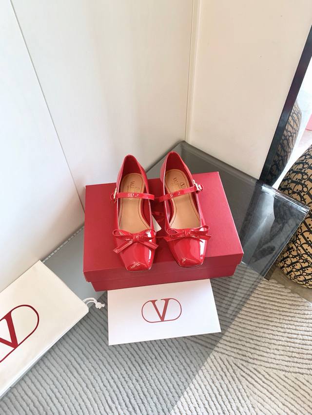 Imported Version Valentino 2025 Ss New Model Vt Bow Mary Jane Single Shoes. The