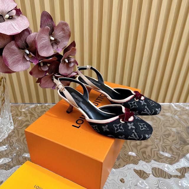 L Donkey Brand Vintage-Style Velvet Bow Cat-Heel Sandals With Back Straps Upper: