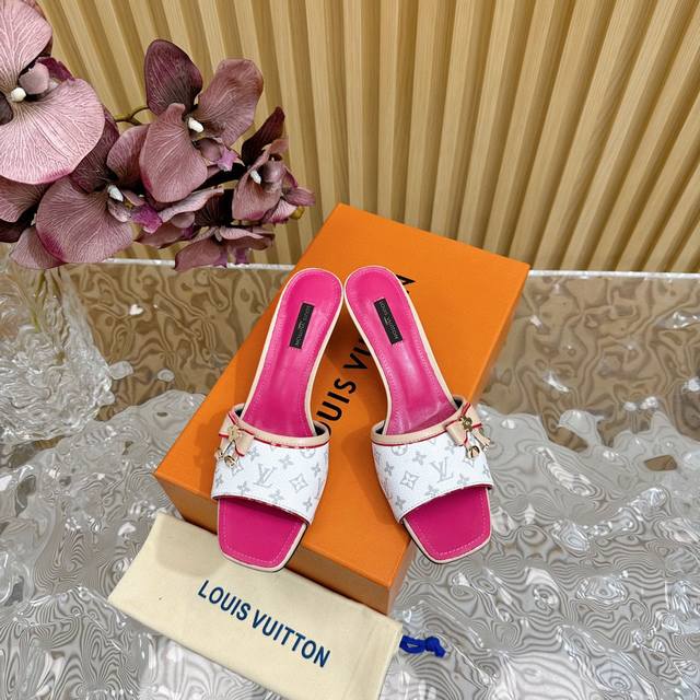 L Donkey Brand Vintage-Style Bow Kitten Heel Sandals Upper: Vintage-Print Leathe