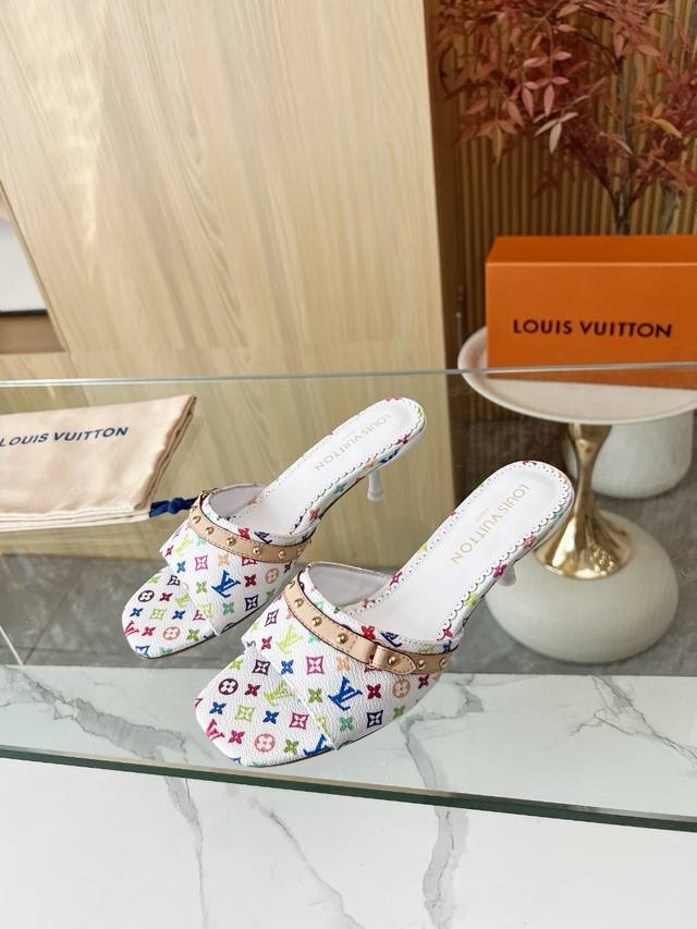 Lv35-43. Heel Height 5.5 Cm, Sizes 35-43. Rubber Sole. Genuine Leather Sole