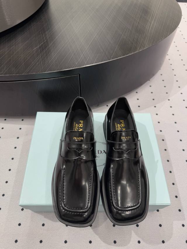 New Arrival Upper: Cowhide With Pearl Embellishments Lining: Sheepskin Sole: Mol