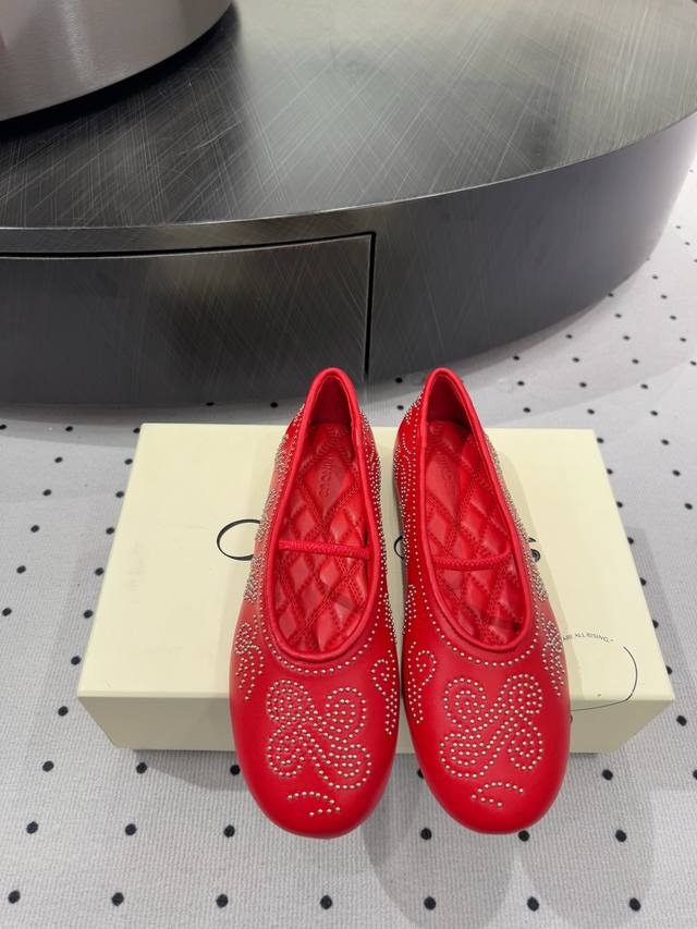 New Arrival Upper: Sheepskin Lining: Sheepskin Outsole: Rubber Sole Elegant Styl