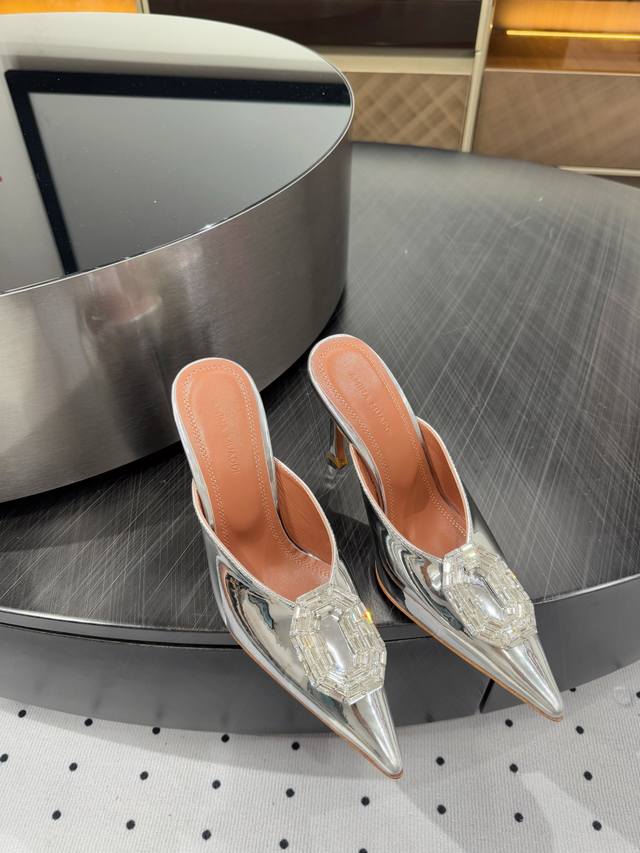 Limited Edition Girls, This Is A Must-Have! Offers The **Runway-Inspired Fashion