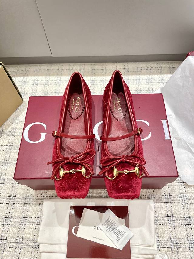 Gucci Ballet Flats Mary Jane Flats This Iconic Horsebit Ballet Flat Features A S