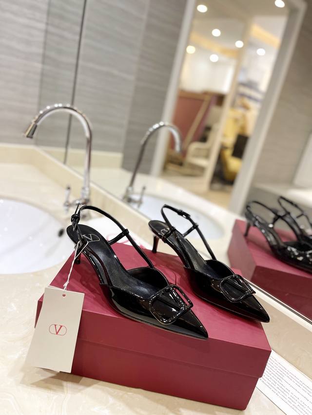 P: Valentino S Official Store Latest Collection The New Season Of Valentino Feat