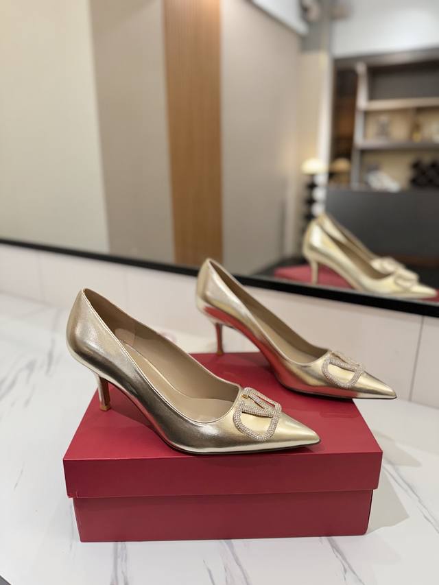 Factory Price Pp: Valentino Official Store Latest Collection The New Season Of V