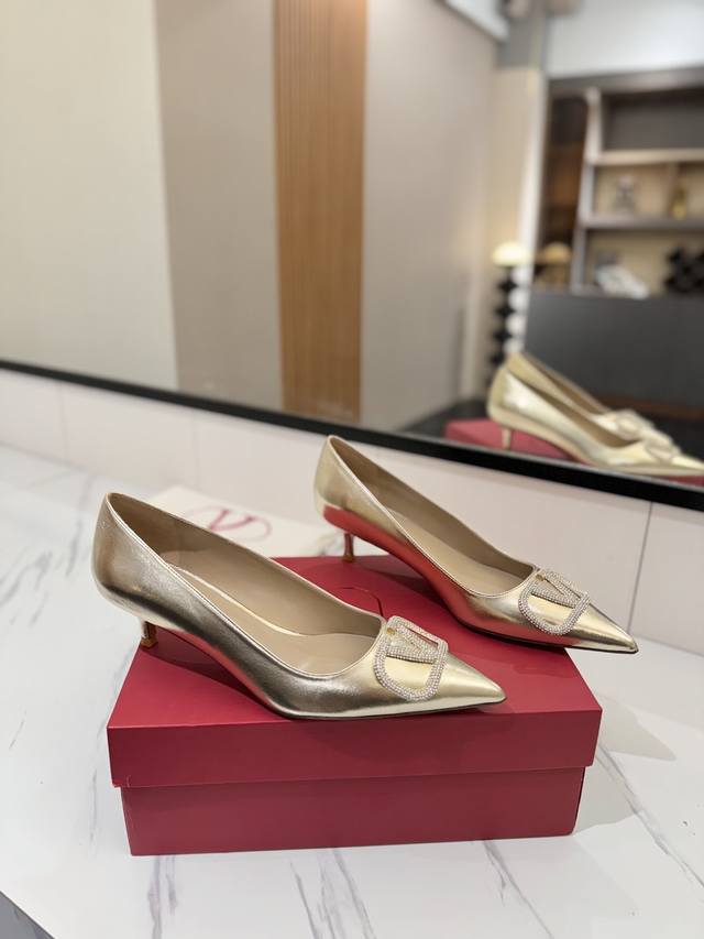 Factory Price Pp: Valentino Official Store Latest Collection The New Season Of V