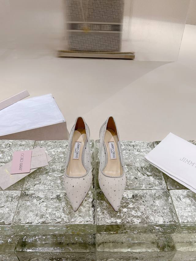 Love Series Signature High-Heel Shoes, Eye-Catching Pointed Toes, High-Cut Shoe