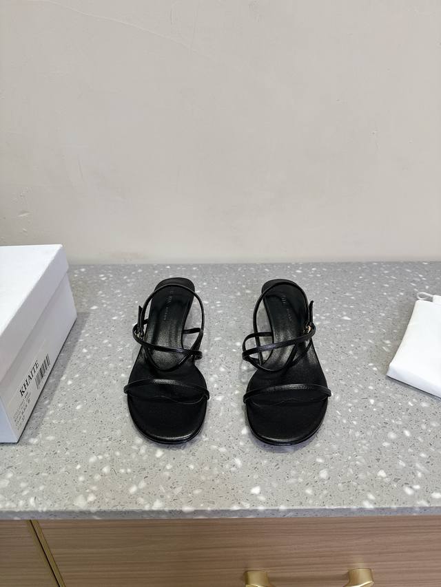 Khaite Niche Fashion Brand 25Ss Early Spring New Arrival Round-Toe Cat-Heel Sand