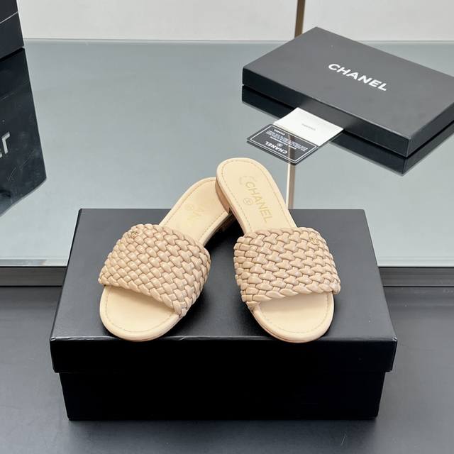 High Version Chanel 2025P Spring/Summer New Arrival Woven Logo Flip-Flops Exudin
