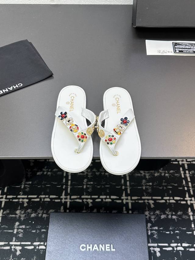 2025Ss New Chanel-Inspired Flip-Flops, A Perfect Blend Of Fashion And Comfort. T