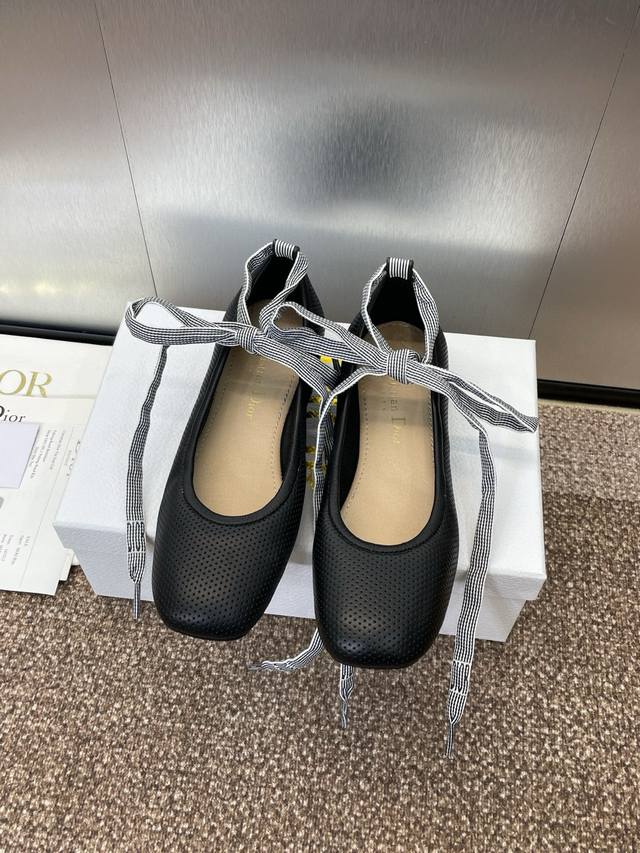 Dior 2025 Spring/Summer New Arrival D-Journey Perforated Ballet Flats. Top-Tier