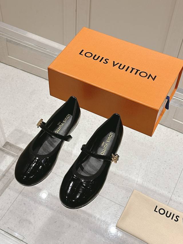 Louis Vuitton Louis Vuitton Spring/Summer Murakami Takashi Collaboration Mary Ja