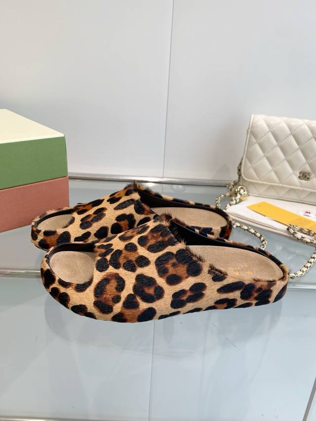 Women Men Marni New Banana Slippers With Hand-Stitched Logo Elegant Design With