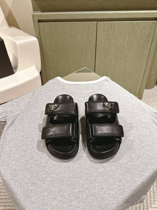 225 Prada New Arrival Thick-Soled Leather Slippers This Prada Thick-Soled Slippe
