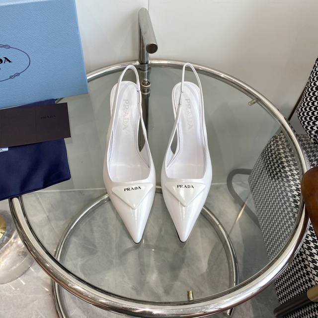 New Arrival Mid-Heel Prada Runway-Inspired Triangle Logo Comma Heel High-Heel Sh
