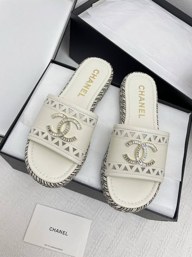 Chanel 2025 Double C Diamond Buckle Flat Sandals : A Versatile Series Worn By Nu