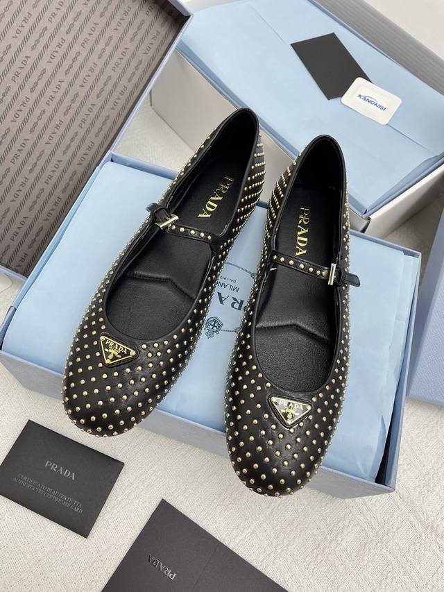 Nail-Style, Full Set Packaging With Airplane Box. Prada Classic Spring/Summer Ne