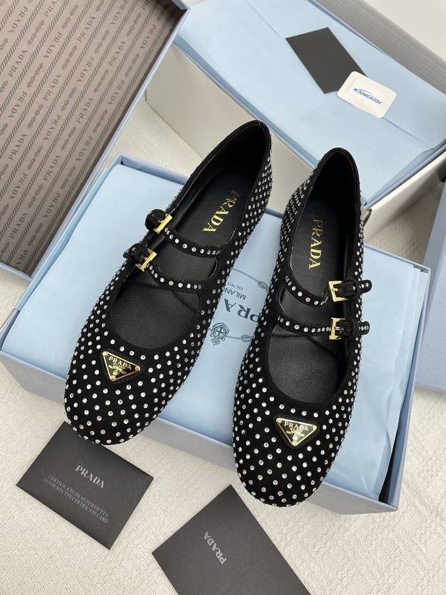 Sheep Suede With Diamond-Shaped Embossing, Full Packaging With A Flight Box. Pra