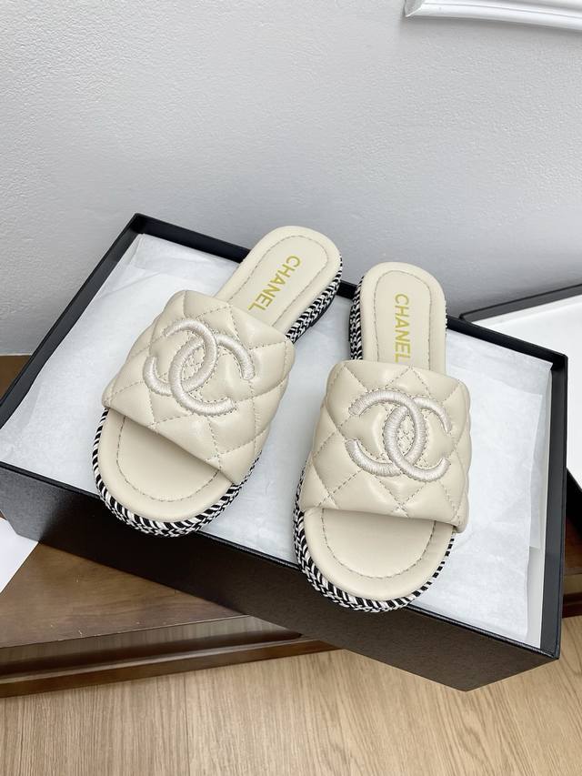 Chanel Early Spring New Arrival Double C Embroidered Flat Thong Sandals Original