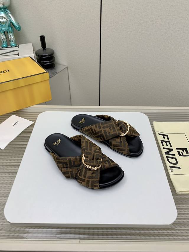 Factory-Direct High-End Version Fendi 25Ss Fendi Series Flat Sandals A Must-Have