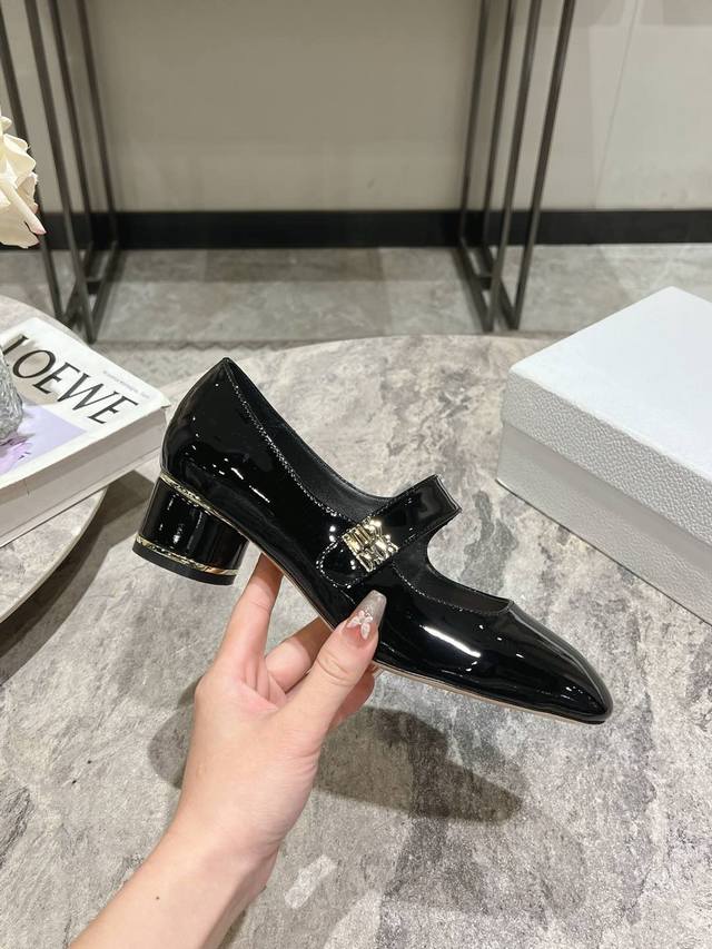 Dio*R Dior 2025 Spring/Summer Latest Haute Couture Collection Miss Dior Chunky H