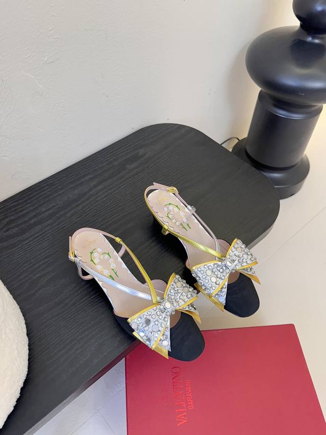 Valentino Valentino 25Ss Early Spring New Arrival Crystal-Studded Bow Sandals Hi