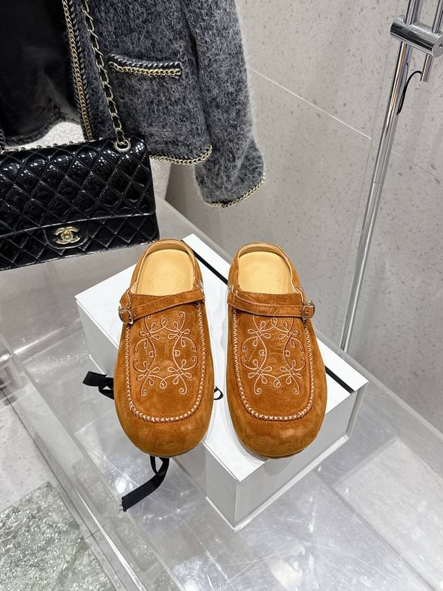 Premium Grade 400 Cotem New Fashionable Embroidered Buckle-Front Loafers Continu