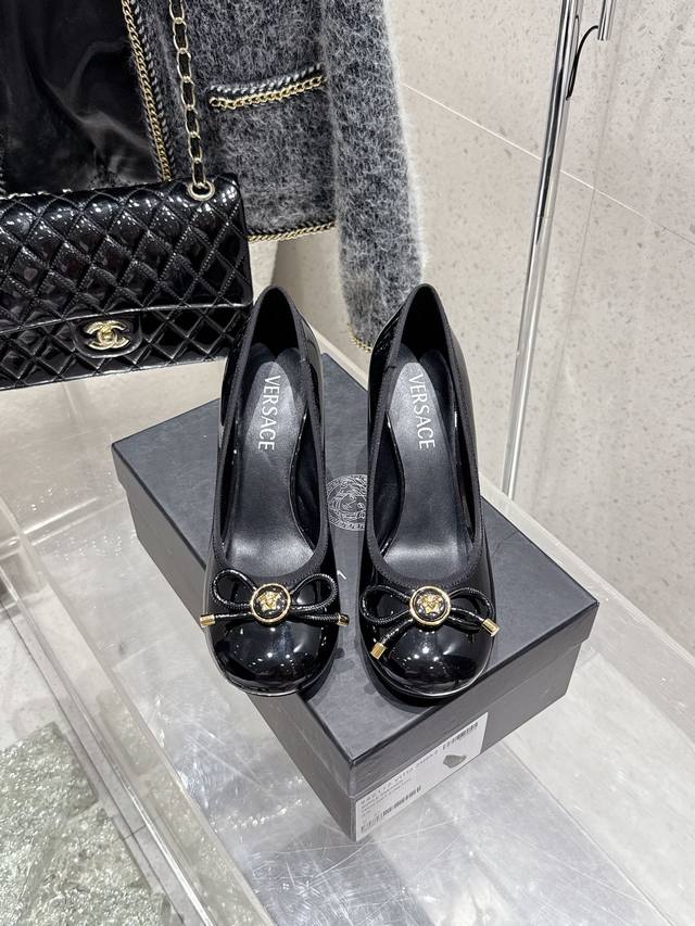 Niche Fashion Brand Versace 2025 Spring/Summer New Butterfly Bow Round-Toe Mary