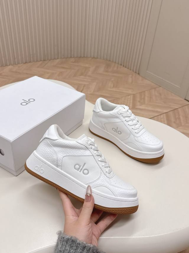 Alo Niche Fashion Brand's Spring/Summer New Arrival, Two-Tone White Sneakers Wit