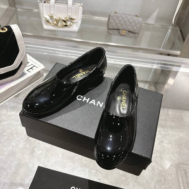 25C Early Spring New Arrival Chanel Loafers; Material: Lacquered Leather; Colors