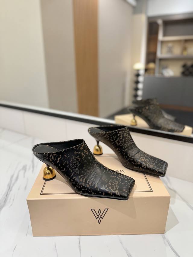 Factory Price: Vanda Novak, An Italian Brand, Exclusive Online. Developed Over 3