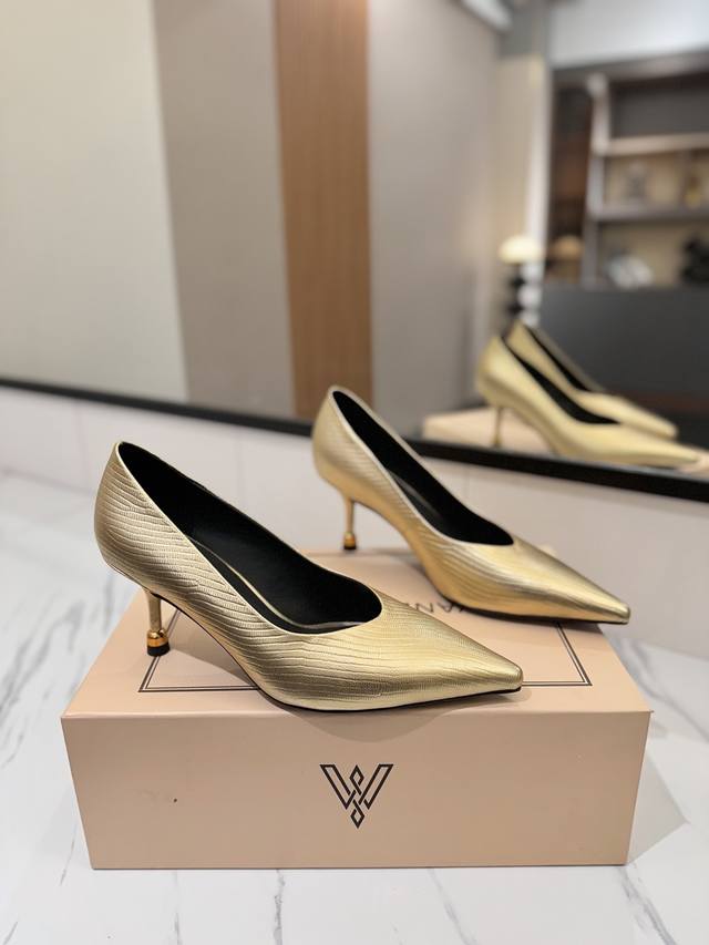 Factory Price: Vanda Novak, An Italian Brand, Exclusive Online. Developed Over 3