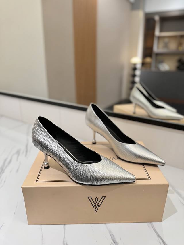 Factory Price: Vanda Novak, An Italian Brand, Exclusive Online. Developed Over 3