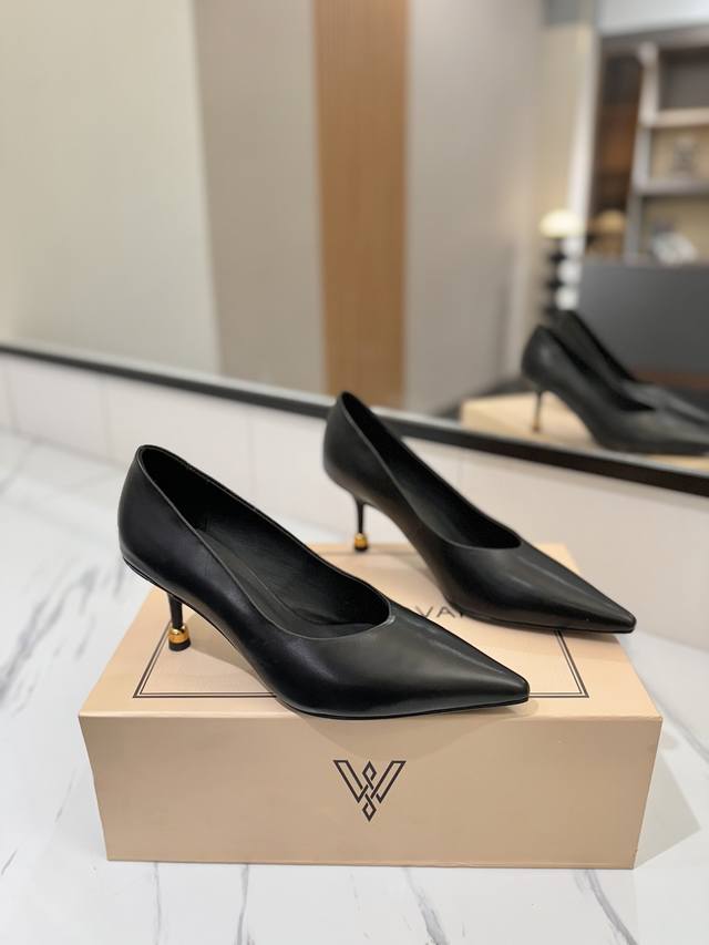 Factory Price: Vanda Novak, An Italian Brand, Exclusive Online. Developed Over 3