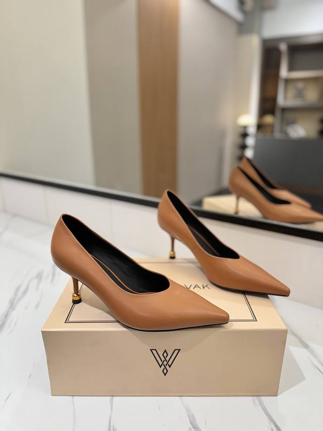 Factory Price: Vanda Novak, An Italian Brand, Exclusive Online. Developed Over 3