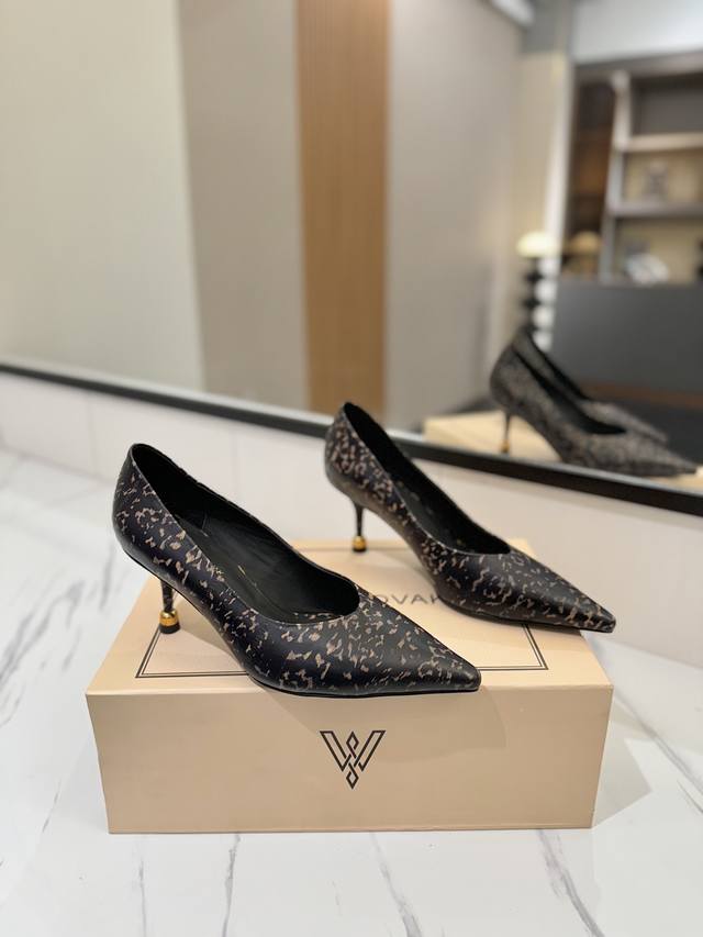 Factory Price: Vanda Novak, An Italian Brand, Exclusive Online. Developed Over 3