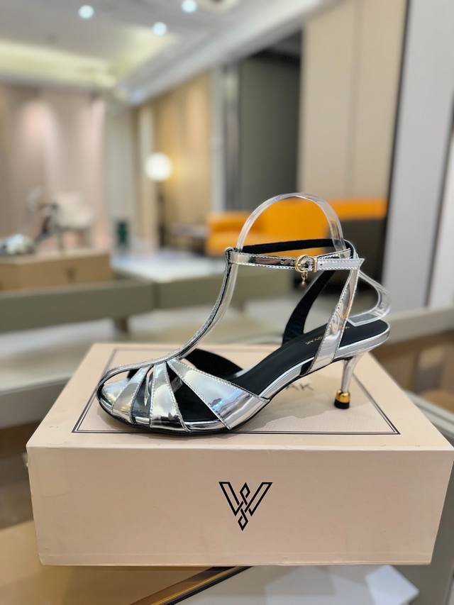 Factory Price: 2025 Spring/Autumn New Arrival, Exclusively Authorized Online Van