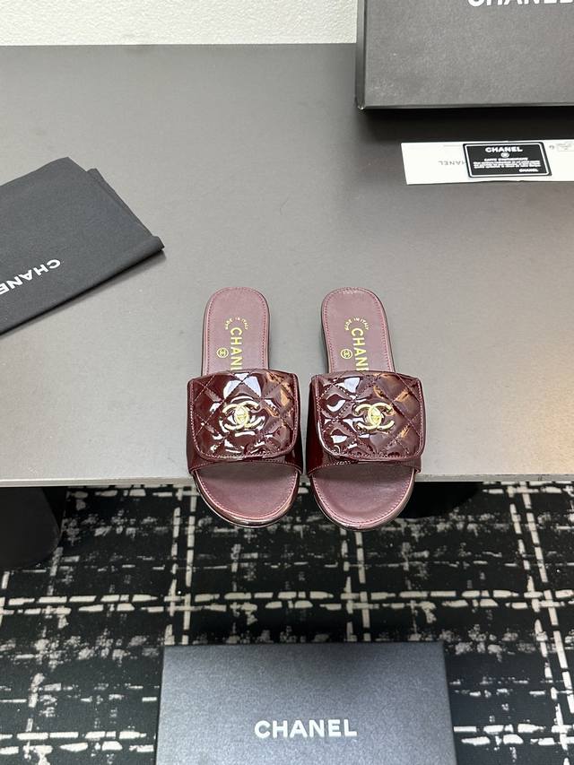 Chanel 2025 S Early Spring New Arrival Chanel Flip-Flop Flat Sandals, A Perfect