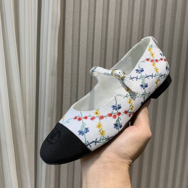 Chanel Little Black 25Ss Spring/Summer Shoes With Embroidered Double C Logos On