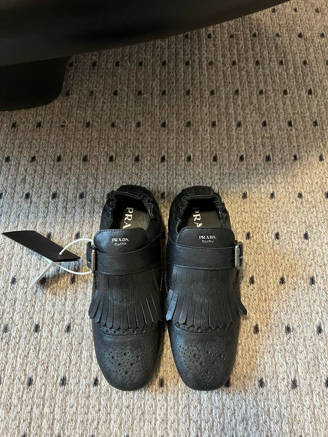 Prad* 25Ss Prada Runway-Inspired Retro Fringe Single-Sole Shoes. . A Must-Have!