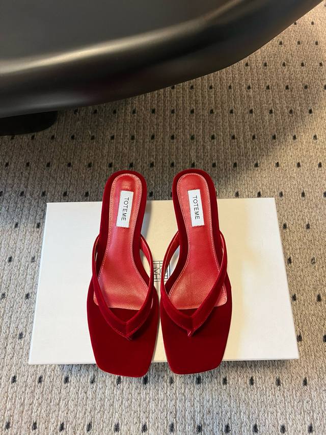 Toteme 25Ss French Kitten-Heel Sandals Embrace French Elegance To The Fullest