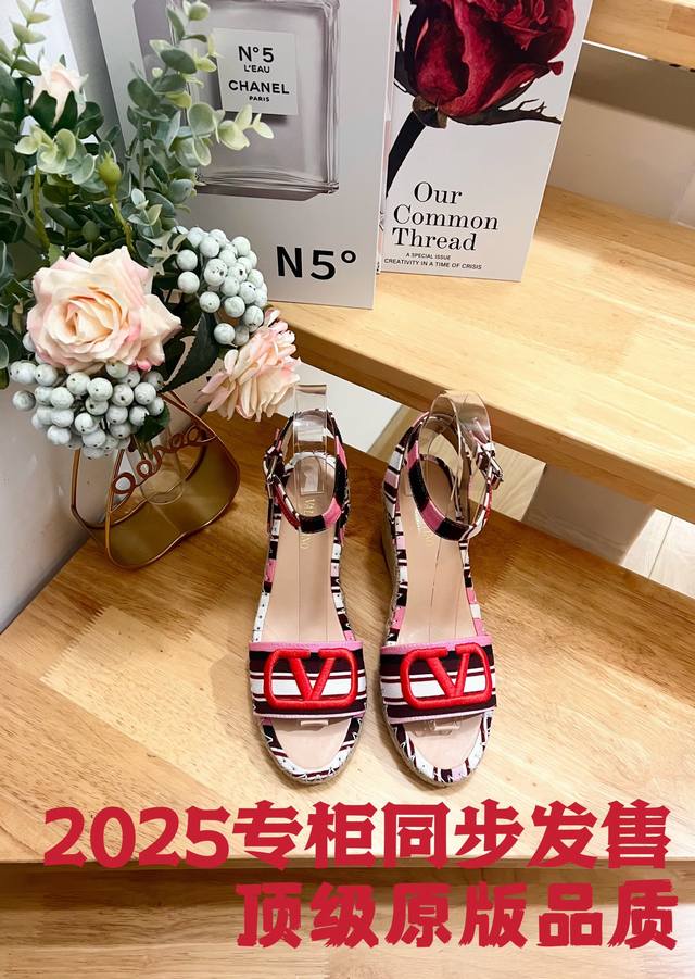Valentino Garavani Valentino Printed Canvas New Wedge Heel Fisherman Shoes - Emb