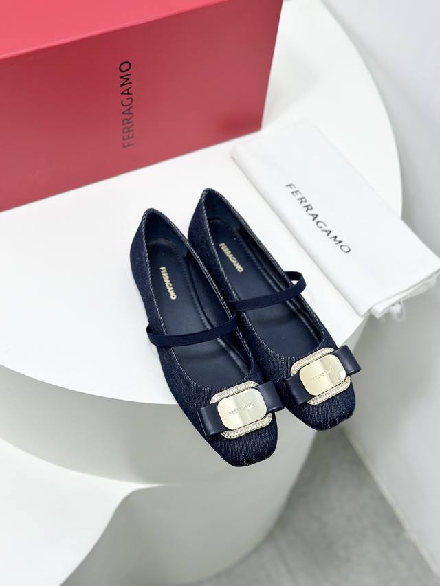Ferragamo Ferragamo New Vara Bow Ballet Flats! Its Design Is Extremely Elegant,